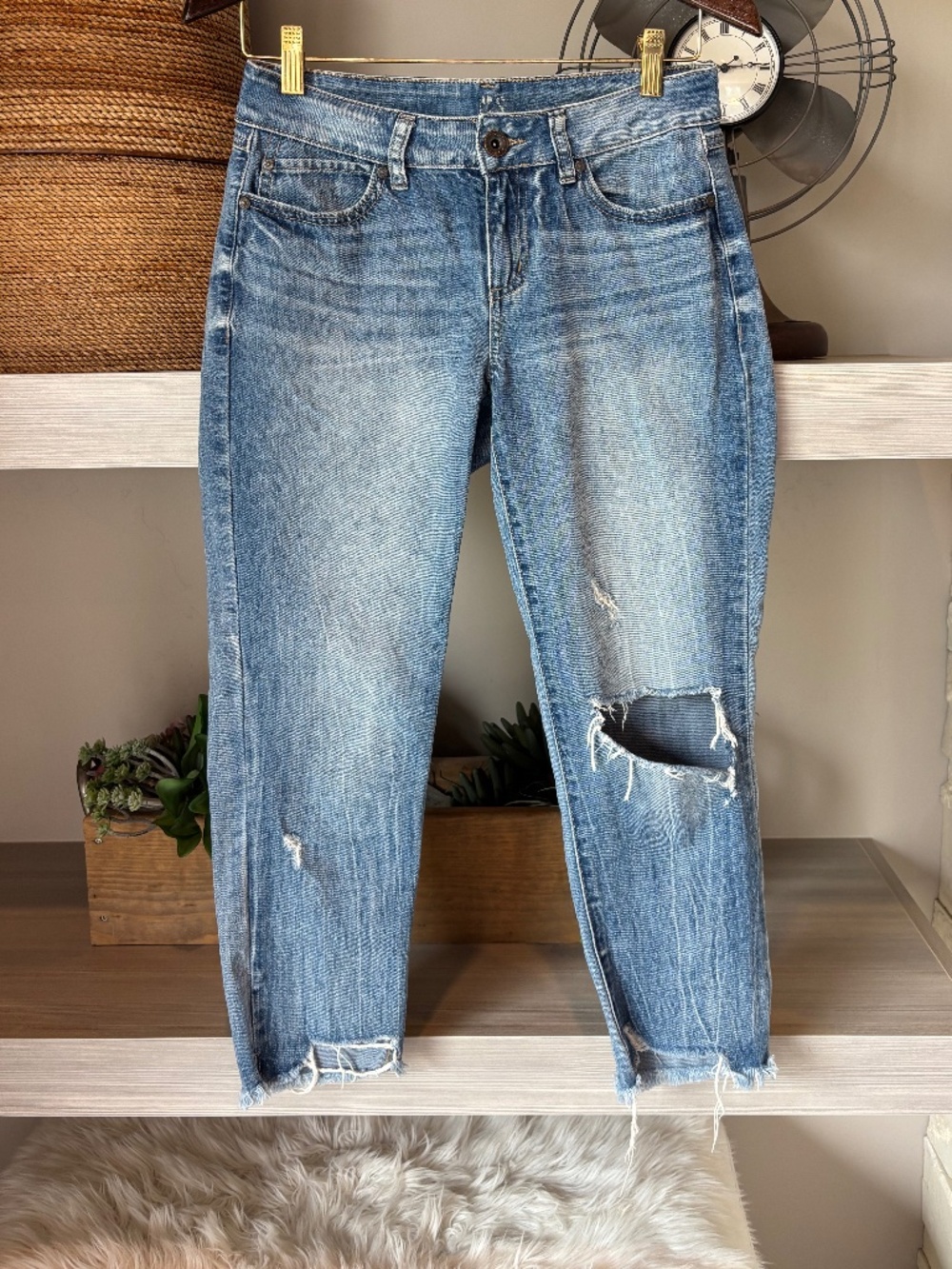 REWASH Distressed Capri Jeans Medium Wash Mid-Rise 5/27